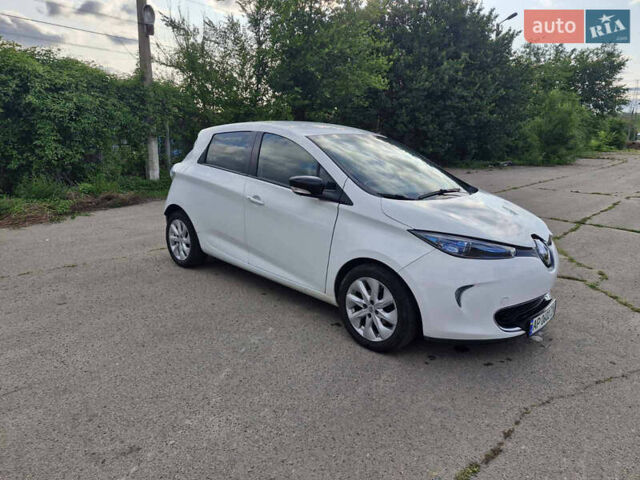 Белый Рено Зое, объемом двигателя 0 л и пробегом 82 тыс. км за 8200 $, фото 2 на Automoto.ua