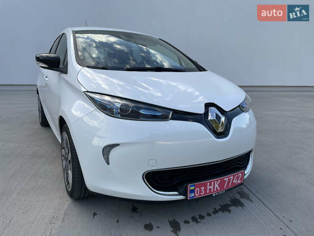 Белый Рено Зое, объемом двигателя 0 л и пробегом 74 тыс. км за 6900 $, фото 12 на Automoto.ua