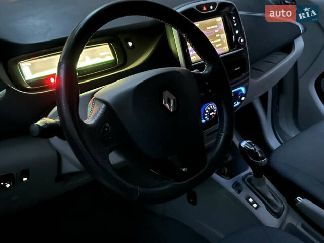 Білий Рено Зое, об'ємом двигуна 0 л та пробігом 99 тис. км за 6750 $, фото 5 на Automoto.ua