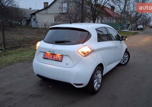 Белый Рено Зое, объемом двигателя 0 л и пробегом 61 тыс. км за 6600 $, фото 2 на Automoto.ua