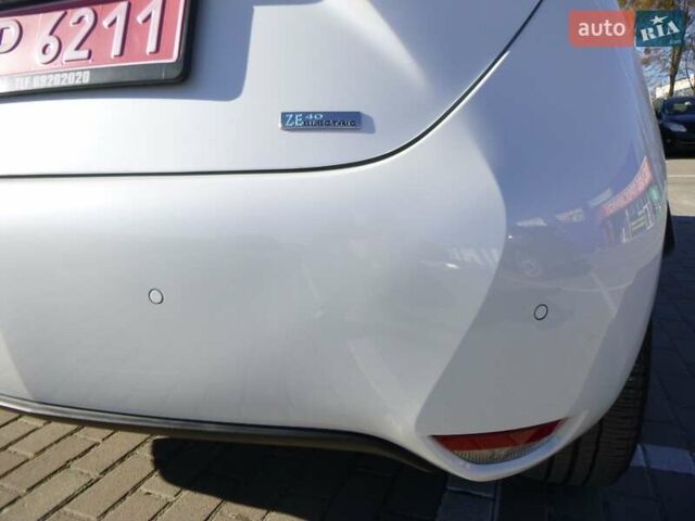 Белый Рено Зое, объемом двигателя 0 л и пробегом 81 тыс. км за 10300 $, фото 4 на Automoto.ua