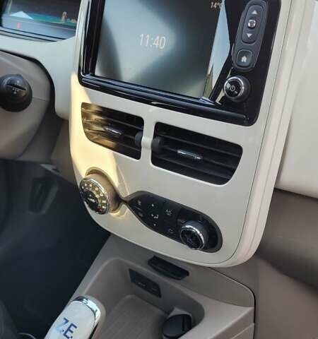 Белый Рено Зое, объемом двигателя 0 л и пробегом 113 тыс. км за 7200 $, фото 18 на Automoto.ua