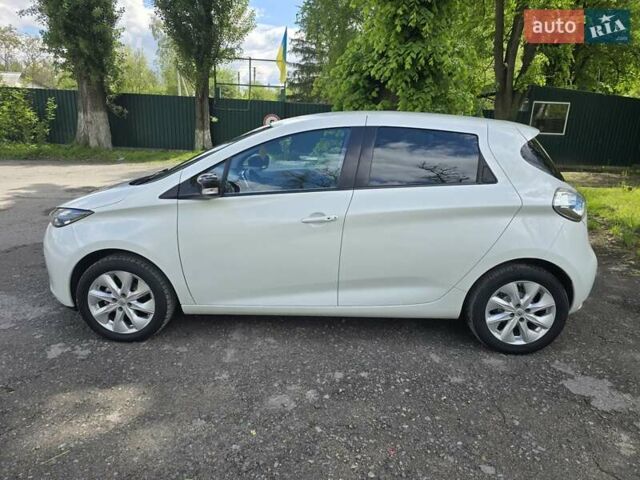 Белый Рено Зое, объемом двигателя 0 л и пробегом 107 тыс. км за 6900 $, фото 1 на Automoto.ua