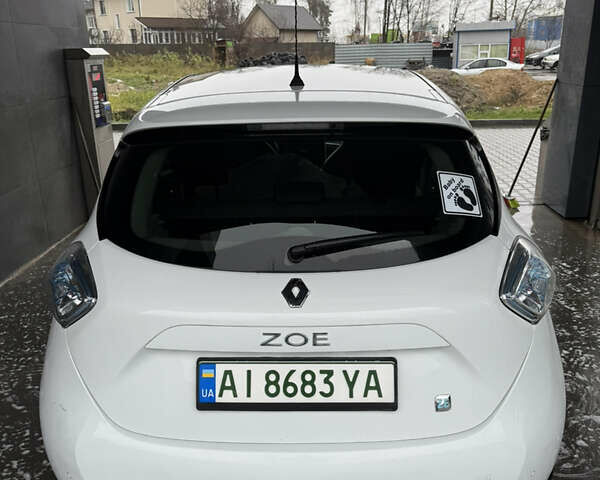 Белый Рено Зое, объемом двигателя 0 л и пробегом 130 тыс. км за 6999 $, фото 6 на Automoto.ua