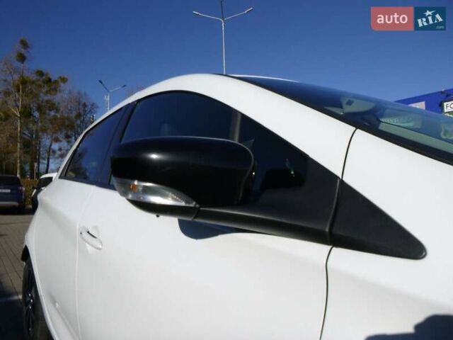 Белый Рено Зое, объемом двигателя 0 л и пробегом 81 тыс. км за 10300 $, фото 28 на Automoto.ua