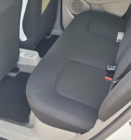 Белый Рено Зое, объемом двигателя 0 л и пробегом 113 тыс. км за 7200 $, фото 21 на Automoto.ua