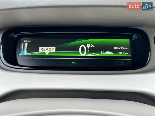 Белый Рено Зое, объемом двигателя 0 л и пробегом 108 тыс. км за 6499 $, фото 24 на Automoto.ua