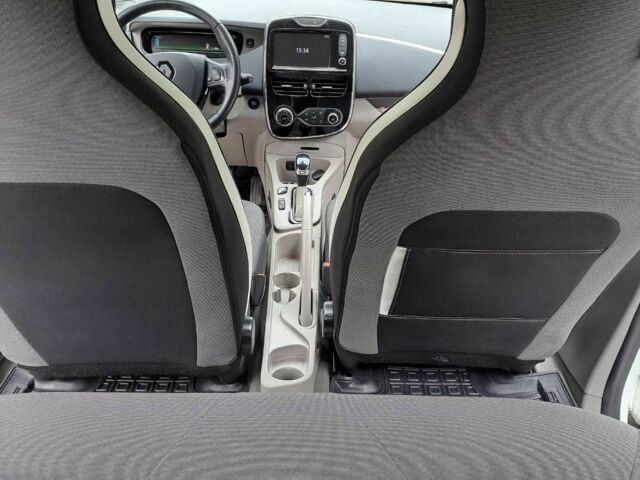 Белый Рено Зое, объемом двигателя 0 л и пробегом 65 тыс. км за 8500 $, фото 10 на Automoto.ua