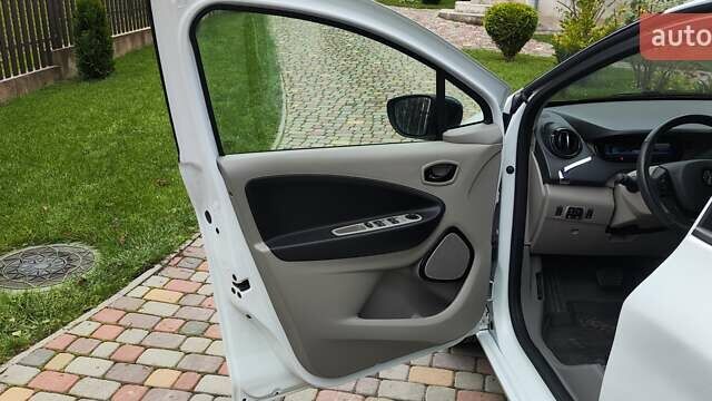 Білий Рено Зое, об'ємом двигуна 0 л та пробігом 50 тис. км за 7950 $, фото 7 на Automoto.ua