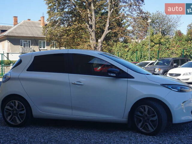 Белый Рено Зое, объемом двигателя 0 л и пробегом 93 тыс. км за 7200 $, фото 5 на Automoto.ua