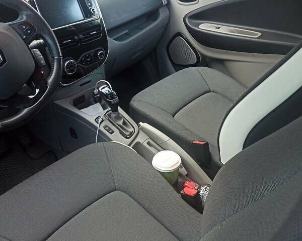 Білий Рено Зое, об'ємом двигуна 0 л та пробігом 118 тис. км за 7500 $, фото 3 на Automoto.ua