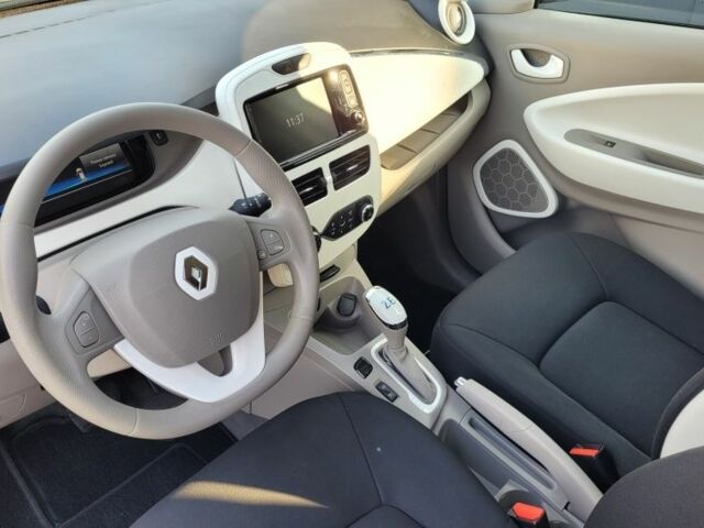 Белый Рено Зое, объемом двигателя 0 л и пробегом 113 тыс. км за 7200 $, фото 5 на Automoto.ua