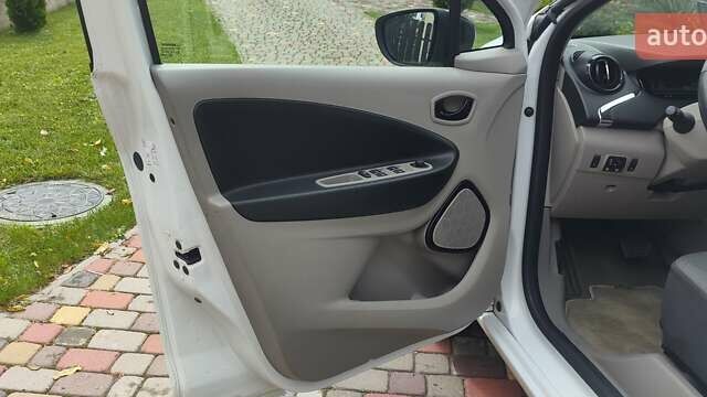 Белый Рено Зое, объемом двигателя 0 л и пробегом 71 тыс. км за 7850 $, фото 8 на Automoto.ua