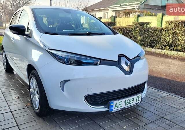Белый Рено Зое, объемом двигателя 0 л и пробегом 113 тыс. км за 7200 $, фото 1 на Automoto.ua