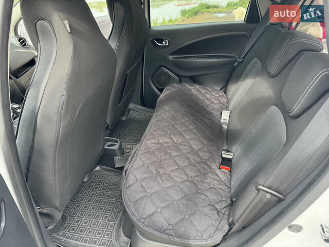 Білий Рено Зое, об'ємом двигуна 0 л та пробігом 98 тис. км за 9500 $, фото 8 на Automoto.ua