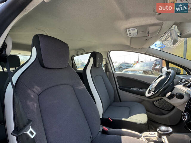 Білий Рено Зое, об'ємом двигуна 0 л та пробігом 98 тис. км за 6900 $, фото 35 на Automoto.ua