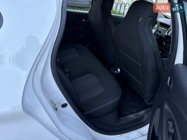 Белый Рено Зое, объемом двигателя 0 л и пробегом 56 тыс. км за 9900 $, фото 3 на Automoto.ua