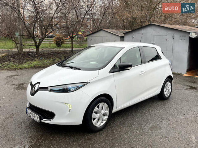 Белый Рено Зое, объемом двигателя 0 л и пробегом 115 тыс. км за 5950 $, фото 1 на Automoto.ua