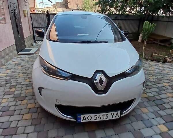Белый Рено Зое, объемом двигателя 0 л и пробегом 200 тыс. км за 5350 $, фото 2 на Automoto.ua