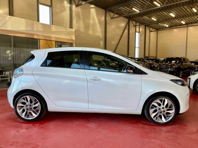 Белый Рено Зое, объемом двигателя 0 л и пробегом 79 тыс. км за 5550 $, фото 3 на Automoto.ua