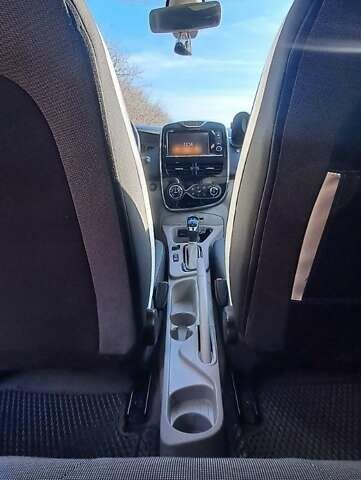 Белый Рено Зое, объемом двигателя 0 л и пробегом 163 тыс. км за 7950 $, фото 14 на Automoto.ua