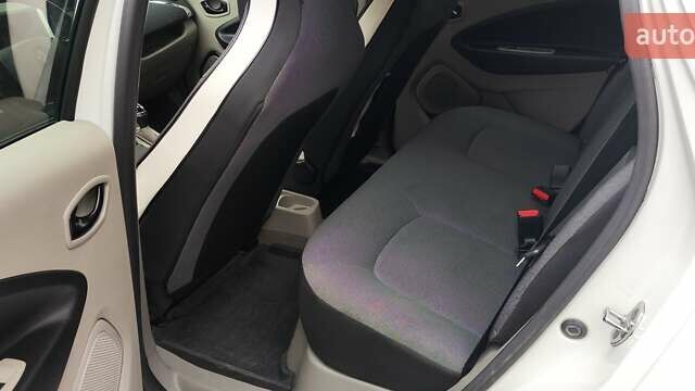Білий Рено Зое, об'ємом двигуна 0 л та пробігом 50 тис. км за 7950 $, фото 10 на Automoto.ua