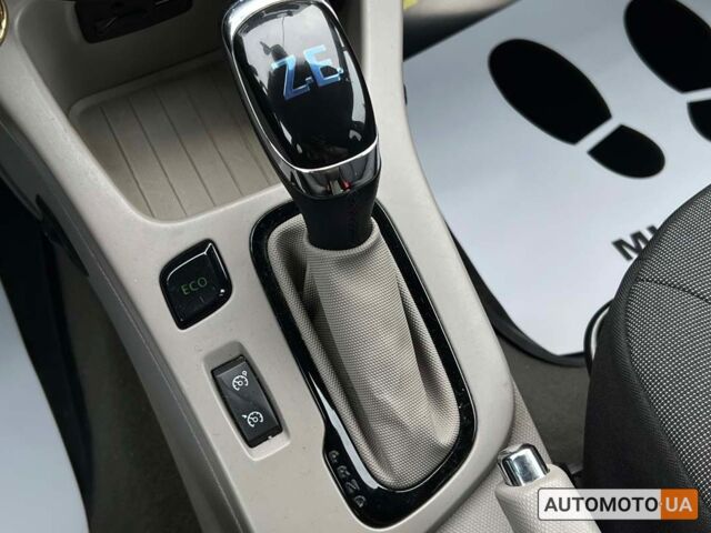 Белый Рено Зое, объемом двигателя 24 л и пробегом 67 тыс. км за 8500 $, фото 12 на Automoto.ua