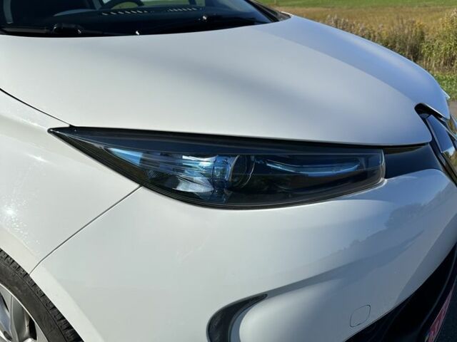Белый Рено Зое, объемом двигателя 0 л и пробегом 66 тыс. км за 7200 $, фото 6 на Automoto.ua