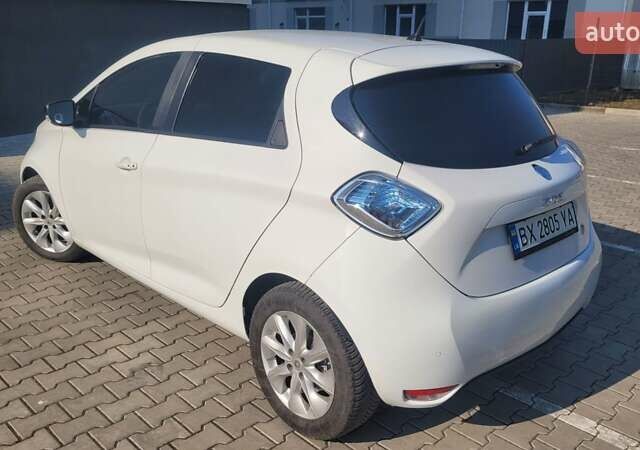 Белый Рено Зое, объемом двигателя 0 л и пробегом 108 тыс. км за 6500 $, фото 2 на Automoto.ua