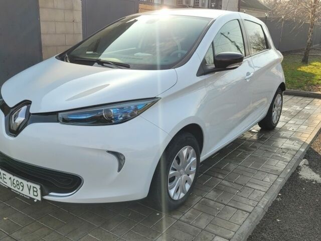 Белый Рено Зое, объемом двигателя 0 л и пробегом 113 тыс. км за 7200 $, фото 1 на Automoto.ua