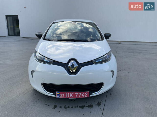 Белый Рено Зое, объемом двигателя 0 л и пробегом 74 тыс. км за 6900 $, фото 1 на Automoto.ua