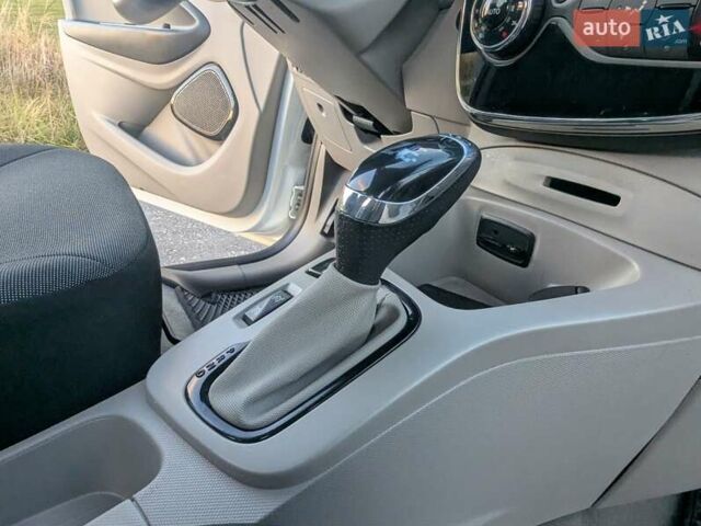 Белый Рено Зое, объемом двигателя 0 л и пробегом 51 тыс. км за 6995 $, фото 32 на Automoto.ua