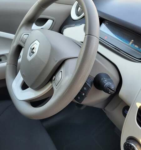 Белый Рено Зое, объемом двигателя 0 л и пробегом 113 тыс. км за 7200 $, фото 19 на Automoto.ua