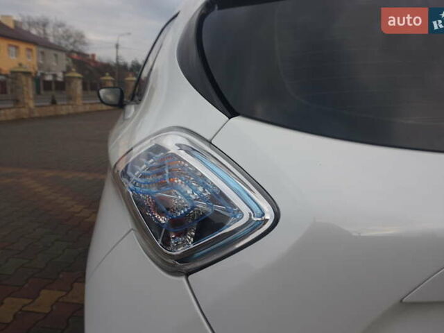 Білий Рено Зое, об'ємом двигуна 0 л та пробігом 111 тис. км за 7555 $, фото 26 на Automoto.ua