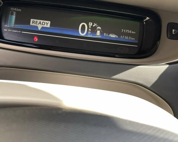 Белый Рено Зое, объемом двигателя 0 л и пробегом 71 тыс. км за 7000 $, фото 14 на Automoto.ua