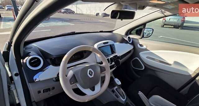Білий Рено Зое, об'ємом двигуна 0 л та пробігом 192 тис. км за 5700 $, фото 7 на Automoto.ua