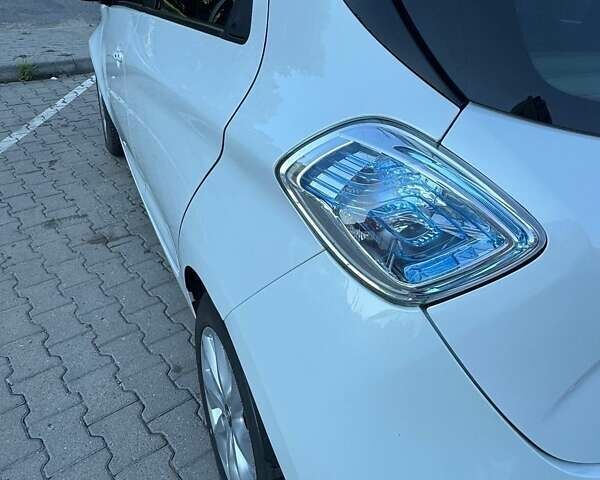 Білий Рено Зое, об'ємом двигуна 0 л та пробігом 100 тис. км за 7800 $, фото 15 на Automoto.ua