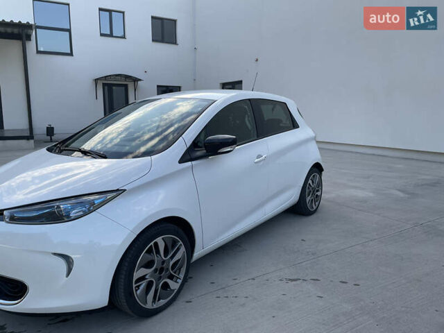 Белый Рено Зое, объемом двигателя 0 л и пробегом 74 тыс. км за 6900 $, фото 4 на Automoto.ua