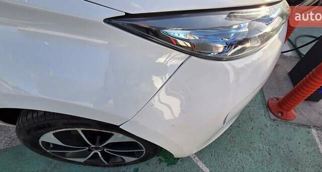 Білий Рено Зое, об'ємом двигуна 0 л та пробігом 192 тис. км за 5700 $, фото 23 на Automoto.ua