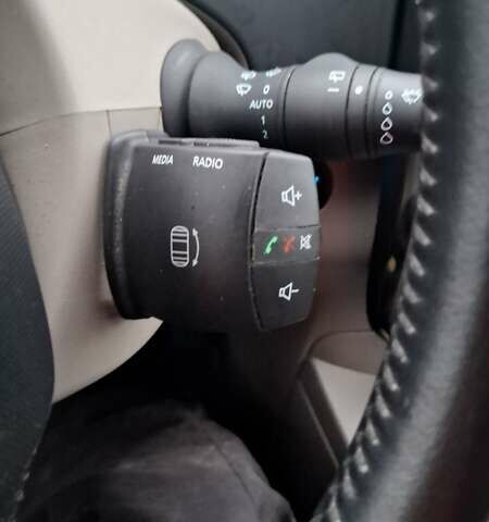 Белый Рено Зое, объемом двигателя 0 л и пробегом 61 тыс. км за 6600 $, фото 12 на Automoto.ua