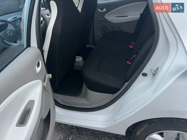 Білий Рено Зое, об'ємом двигуна 0 л та пробігом 84 тис. км за 6499 $, фото 12 на Automoto.ua