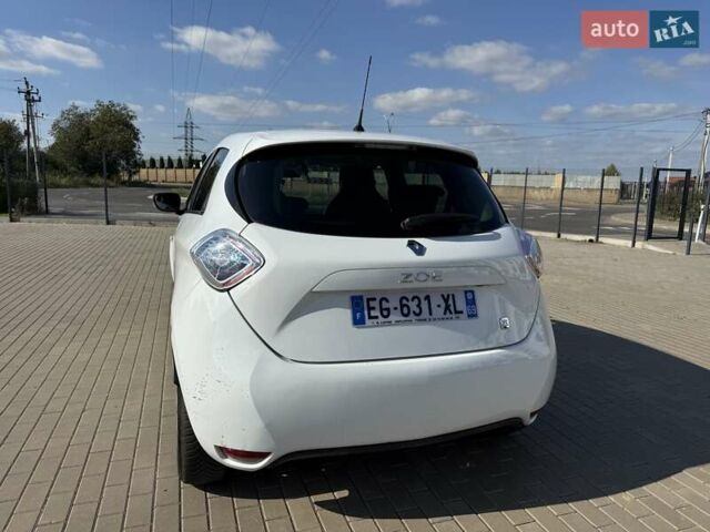 Белый Рено Зое, объемом двигателя 0 л и пробегом 147 тыс. км за 5900 $, фото 5 на Automoto.ua