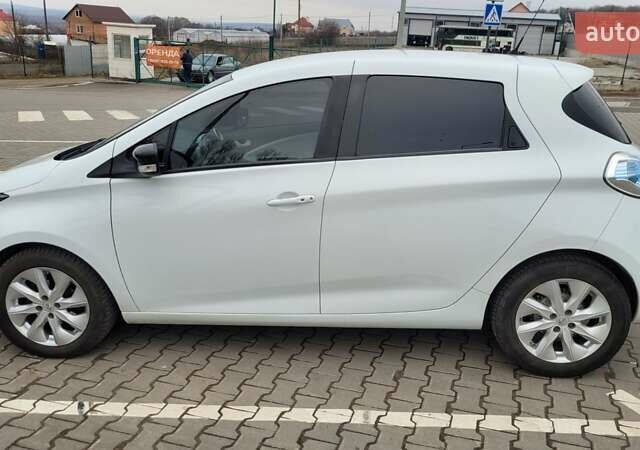 Белый Рено Зое, объемом двигателя 0 л и пробегом 108 тыс. км за 6500 $, фото 6 на Automoto.ua