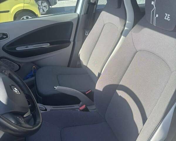 Білий Рено Зое, об'ємом двигуна 0 л та пробігом 105 тис. км за 7100 $, фото 7 на Automoto.ua