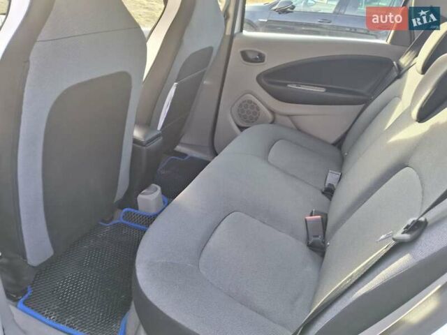 Білий Рено Зое, об'ємом двигуна 0 л та пробігом 85 тис. км за 8500 $, фото 6 на Automoto.ua