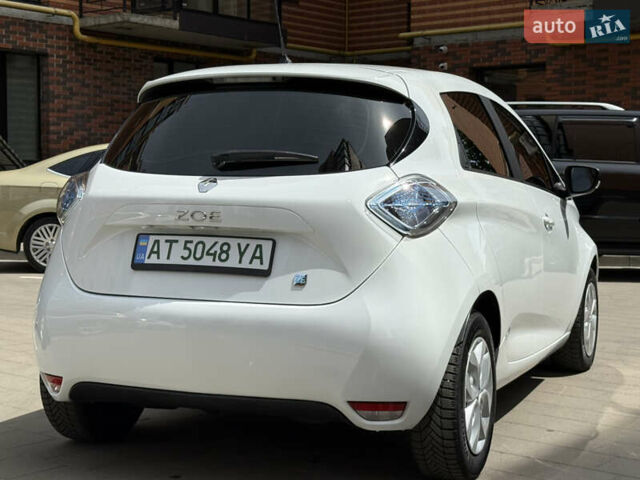 Белый Рено Зое, объемом двигателя 0 л и пробегом 50 тыс. км за 7650 $, фото 7 на Automoto.ua