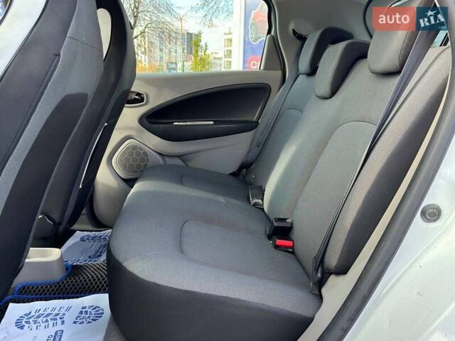 Белый Рено Зое, объемом двигателя 0 л и пробегом 89 тыс. км за 8500 $, фото 13 на Automoto.ua