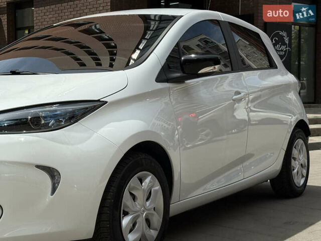 Белый Рено Зое, объемом двигателя 0 л и пробегом 50 тыс. км за 7650 $, фото 10 на Automoto.ua