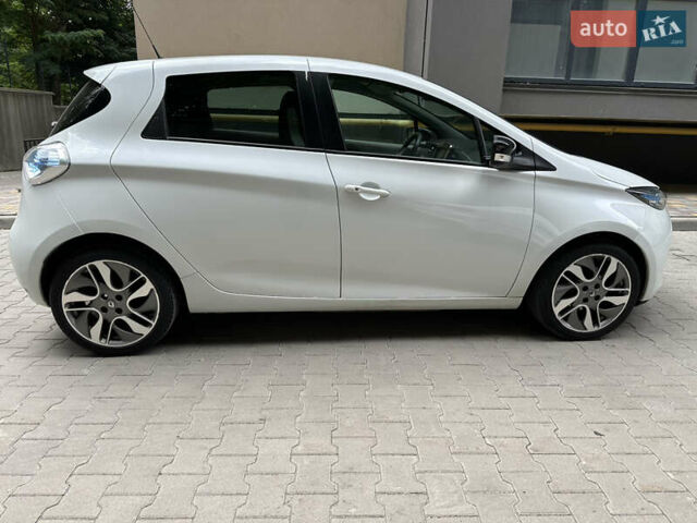 Білий Рено Зое, об'ємом двигуна 0 л та пробігом 134 тис. км за 6399 $, фото 2 на Automoto.ua