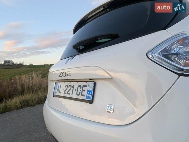Белый Рено Зое, объемом двигателя 0 л и пробегом 51 тыс. км за 6995 $, фото 21 на Automoto.ua